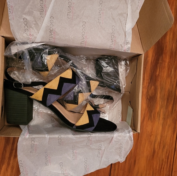 Coconuts by Matisse Colorblock Sandal - Picture 4 of 4